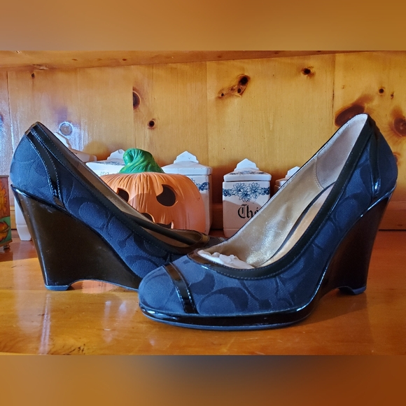 New Coach Kerryann Signature Black Patent Leather Wedge Pumps 🖤❣ - Picture 6 of 7